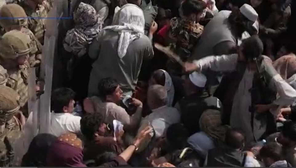 46945073 9916989 Afghans trying to flee are surrounding Kabul airport where the T a 13 1629667649296