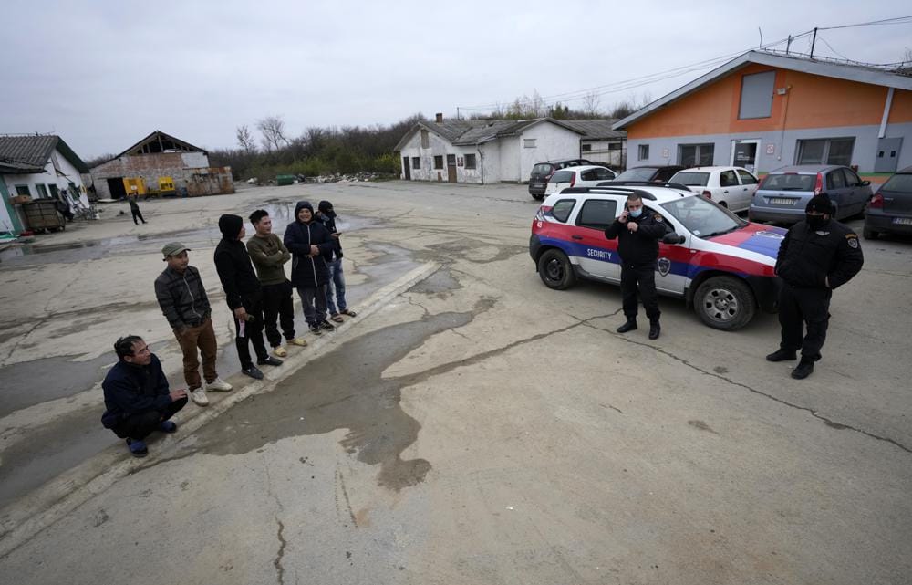 عمال ڤيتناميون يعانون من إنتهاك حقوق الإنسان في أماكن العمل في موقع بناء مصنع صيني في صربيا 2 nh