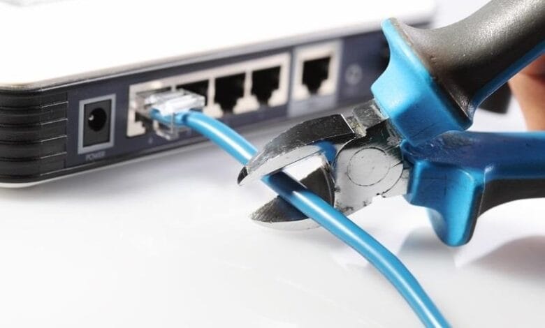 hack-like-pro-get-even-with-your-annoying-neighbor-by-bumping-them-off-their-wifi-network-undetected.w1456