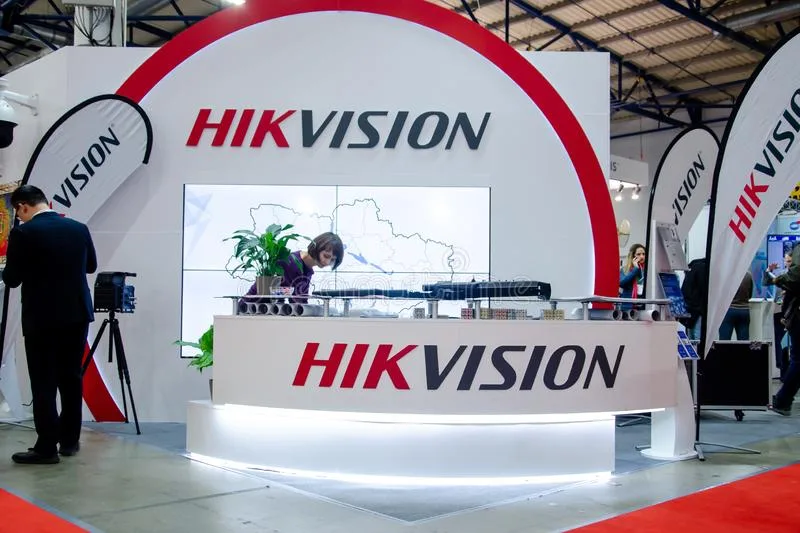 الولايات المتحدة تريد فرض عقوبات على شركة صينية مُتهمة بإنتهاك حقوق الإنسان 1 kyiv-ukraine-october-hikvision-exposition-stand-hangzhou-digital-technology-co-ltd-chinese-manufacturer-world-s-161880517