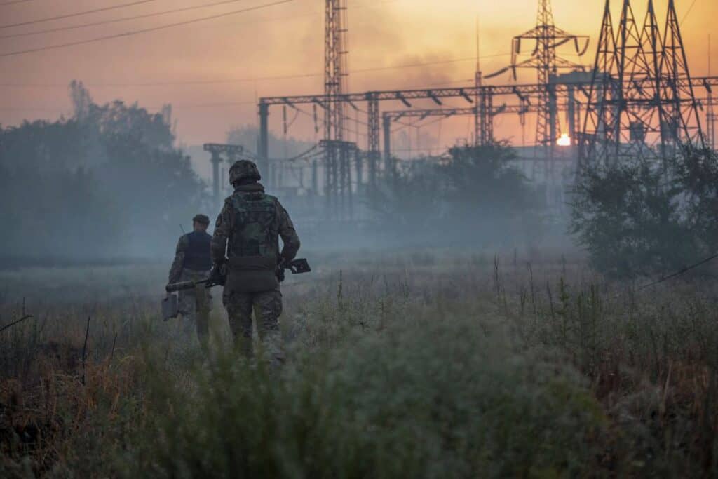 Ukrainian service members patrol an area in the city of Sievierodonetsk, as Russia's attack on Ukraine continues, Ukraine June 20, 2022. REUTERS Oleksandr Ratushniak