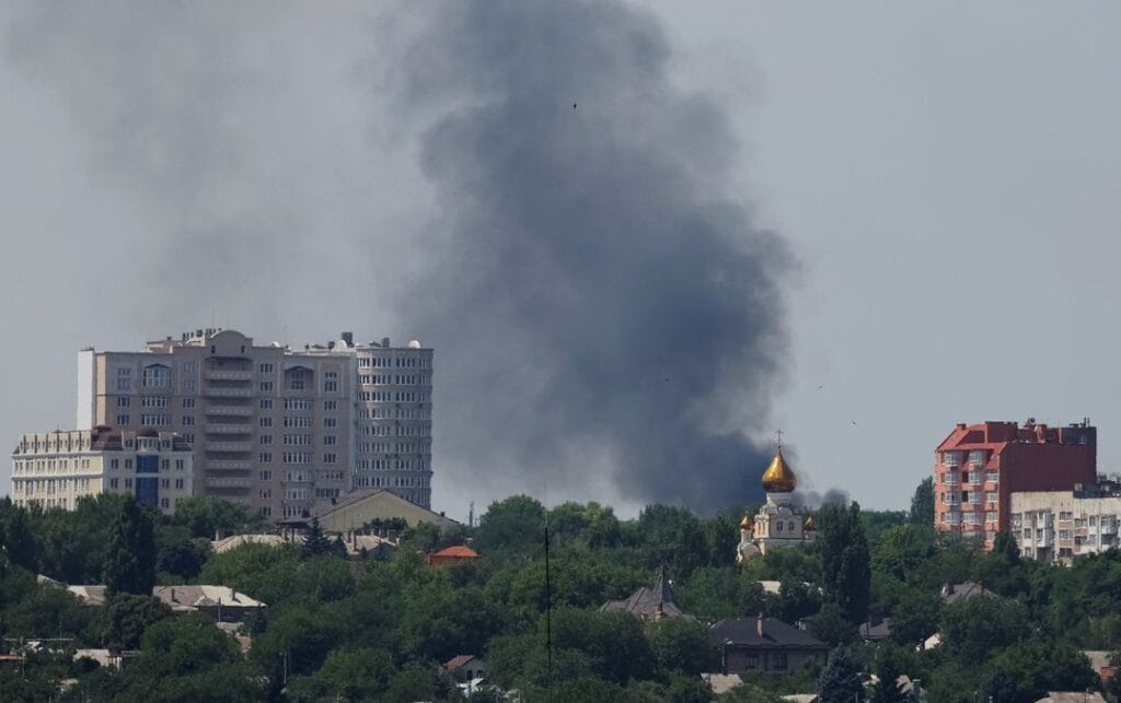 Smoke rises after shelling during Ukraine-Russia conflict in Donetsk, Ukraine July 6, 2022. REUTERS Alexander Ermochenko