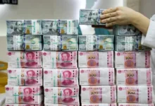 المصارف الحكومية الصينية باعت كميات كبيرة من الدولار للحفاظ على سعر العملة الصينية 30 yuan