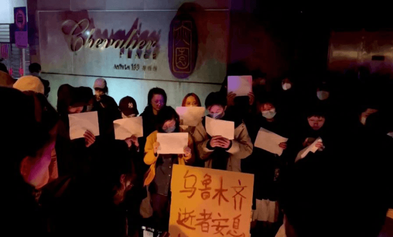 Shanghai, China November 26, 2022 in this picture obtained from a social media video. Gao Ming:via REUTERS